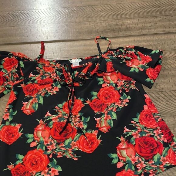 Romantic Summer Evening Rose Blouse with Sexy Off Shoulders. Pack for vacation - Picture 7 of 14